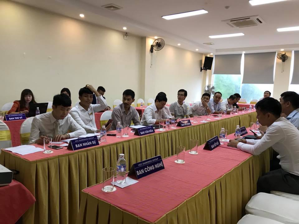 Cuộc họp của VEC Diamonds Group trong tâm bão số 3