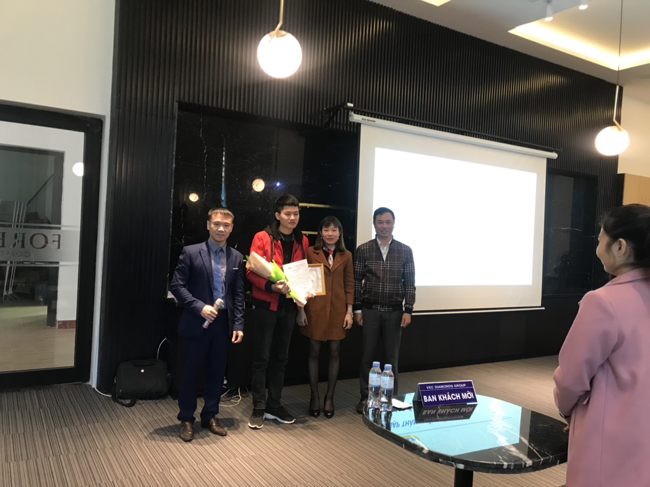 họp vec hàng tuần