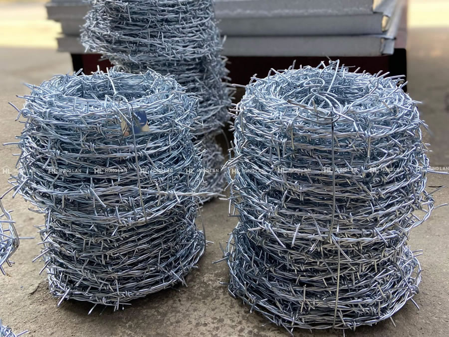 H&agrave;ng r&agrave;o kẽm gai