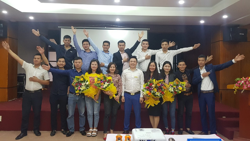 VEC tổ chức Ngày Quốc tế Phụ nữ cho chị em