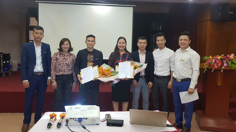 VEC tổ chức Ngày Quốc tế Phụ nữ cho chị em
